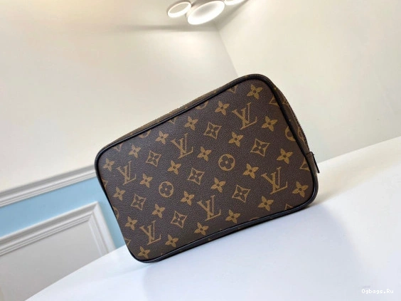 VUITTON GM LOUIS TOILETRY POUCH 0319